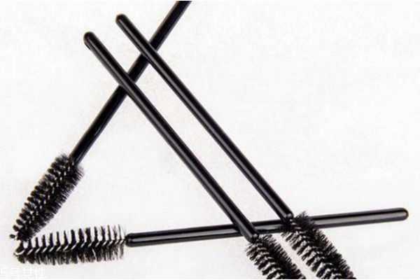 睫毛膏怎么刷好看且自然 五个刷睫毛膏技巧