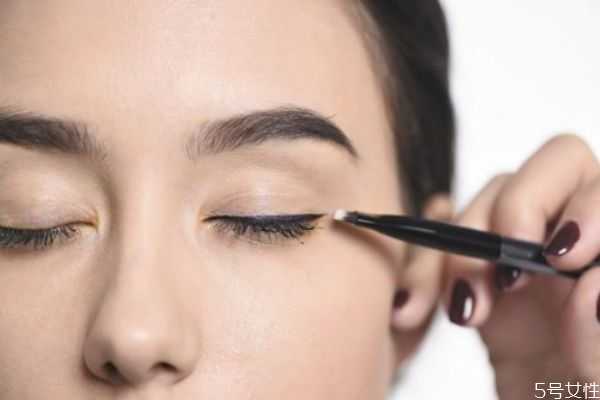 眼线笔干了如何办 眼线笔没用几次就干了怎么办