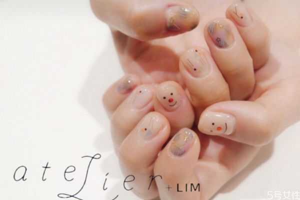 涂甲油胶的正确顺序 涂甲油胶的正确顺序