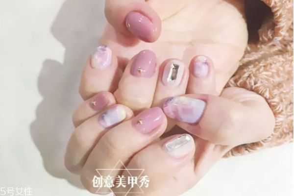 晕染美甲有哪些?线条晕染美甲教程 晕染美甲有哪些?线条晕染美甲教程