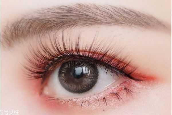 秋天适合的妆容有哪些?适合秋天的妆容 秋天适合的妆容有哪些?适合秋天的妆容