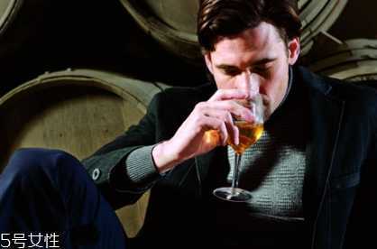 男人衰老的快什么原因？男人衰老的五大特征