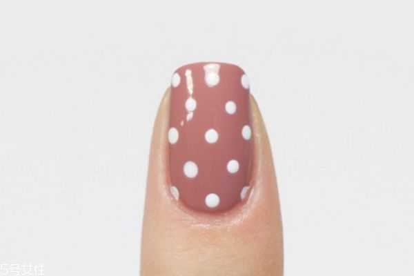圆点爱心美甲教程 线条美甲教程