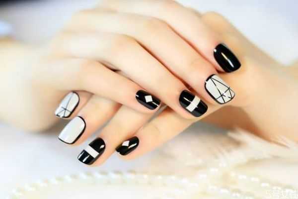修指甲有几种方式？美甲应该怎么做呢