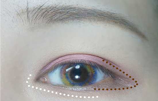 粉棕色眼妆怎么画 粉棕色眼妆画法教程图解