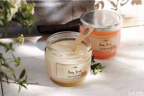 磨砂膏可以当洗面奶么?磨砂膏和洗面奶那个先用 磨砂膏可以当洗面奶么?磨砂膏和洗面奶那个先用