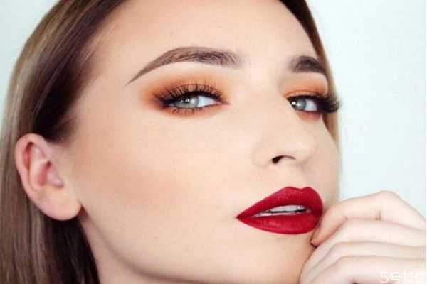 喝水口红不沾杯的方法是什么？口红不沾杯的技巧