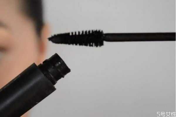 睫毛膏的作用 刷睫毛膏的好处 睫毛膏的作用 刷睫毛膏的好处
