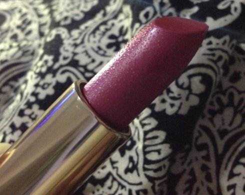 /口红冒水珠是什么原因 /口红冒水珠是什么原因