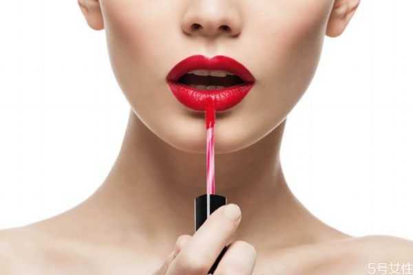 口红从根部断裂怎么办？口红可以当眼影吗
