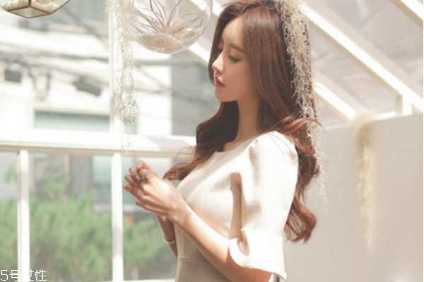 防晒喷雾和防晒霜可以一起用吗 搭配使用效果更好