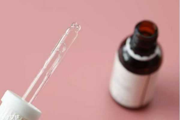 长痘痘能用烟酰胺吗 长痘痘能用烟酰胺吗