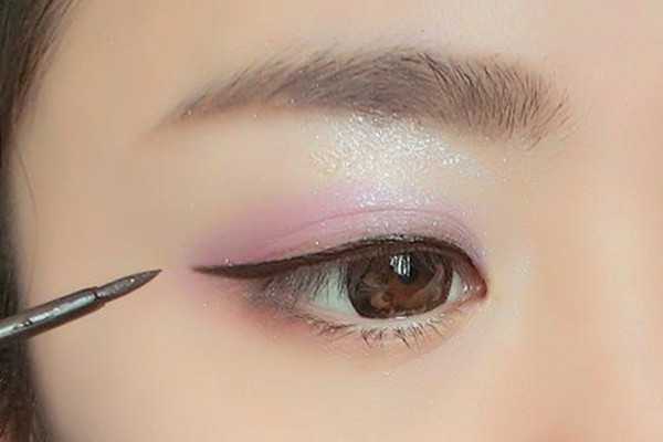 画眼线的注意事项 画眼线的技巧 画眼线的注意事项 画眼线的技巧