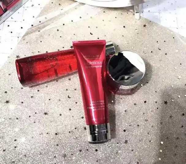 四五十岁用什么护肤品比较好 四五十岁用什么护肤品比较好