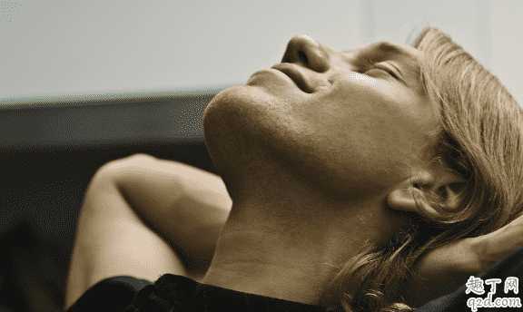 为啥天天洗头还是油的不行?控制头发出油的妙招有哪些 为啥天天洗头还是油的不行?控制头发出油的妙招有哪些