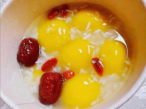 酒酿蛋的功效 吃酒酿蛋对身体有什么好处 酒酿蛋的功效 吃酒酿蛋对身体有什么好处