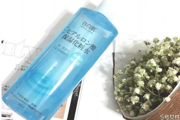 化妆水透明好还是有颜色的好？透明的和有颜色的水区别