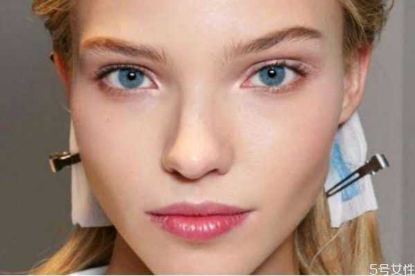 为什么要妆前打底 如何做好打底工作