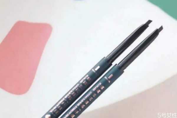 花西子眉笔颜色如何选