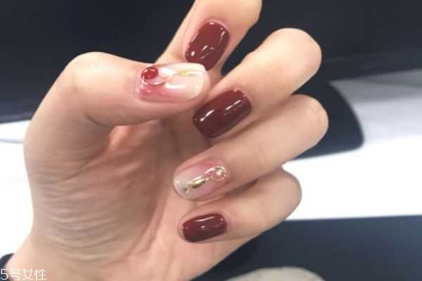 夏季晕染美甲教程 晕染渐变美甲教程步骤