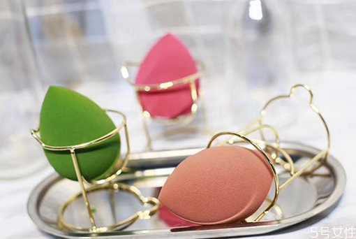 美妆蛋气孔小的好还是大的好?如何判断美妆蛋质量 美妆蛋气孔小的好还是大的好?如何判断美妆蛋质量