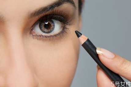 眼线笔干了需要放水里泡多长时间 眼线笔干了需要放水里泡多长时间
