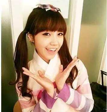 长脸适合高扎蓬松卷发马尾吗？分享适合长脸女士的9款发型