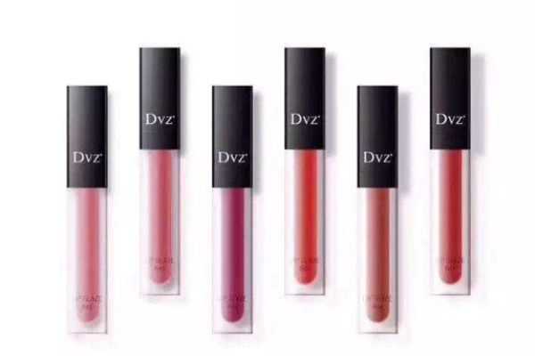 唇釉怎么涂才能均匀？唇釉怎么用不干和黏