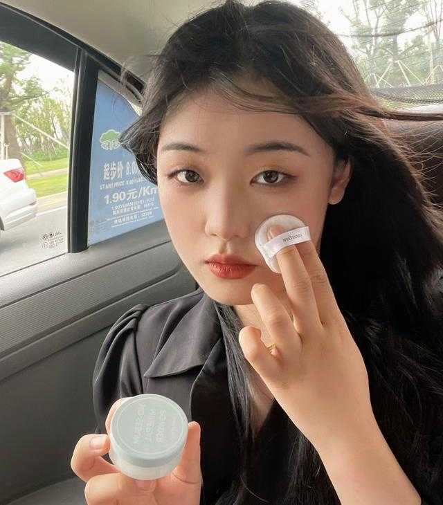 哪款散粉控油定妆效果好还不贵