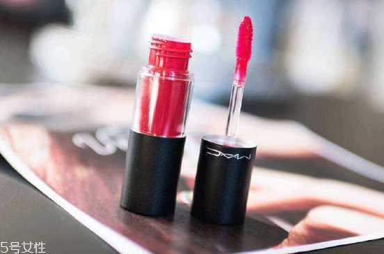 水光唇釉适合什么妆容？