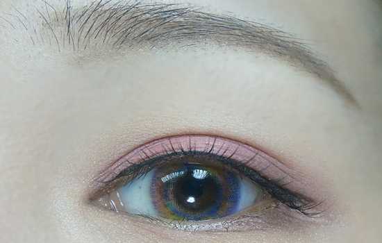 粉棕色眼妆怎么画 粉棕色眼妆画法教程图解