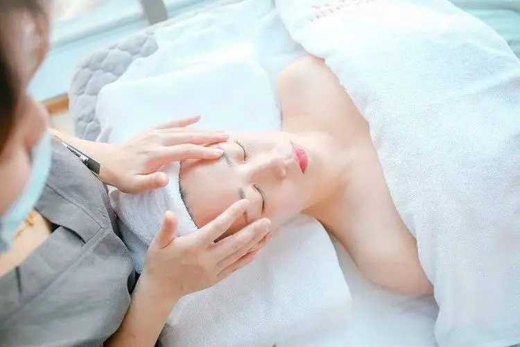 筋膜小颜术和小颜整骨一样吗