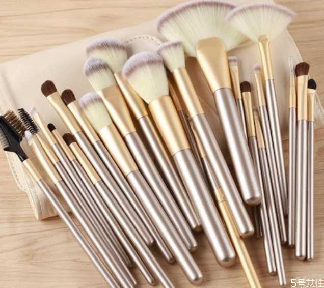 花漾化妆刷和受受狼哪个好用 花漾化妆刷和受受狼哪个好用