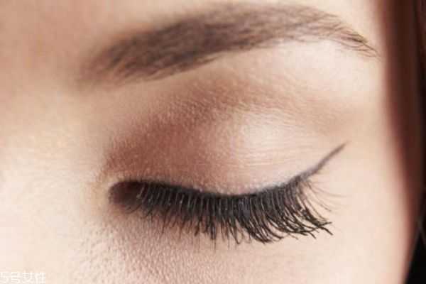 睫毛老是掉怎么办