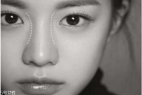 鼻子塌怎么化妆