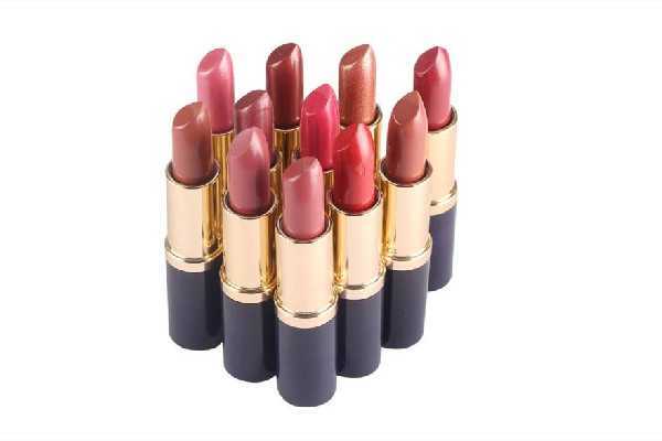 口红用完了怎么把剩下的部分推出来