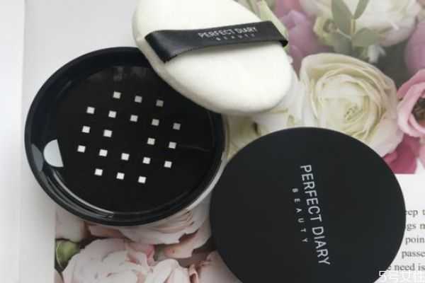 完美日记散粉和unny散粉哪个好 完美日记散粉和unny散粉哪个好