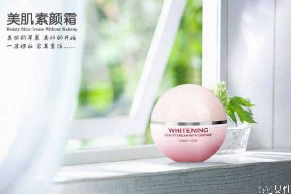 不化妆只涂素颜霜可以吗?只涂素颜霜就出门吗 不化妆只涂素颜霜可以吗?只涂素颜霜就出门吗