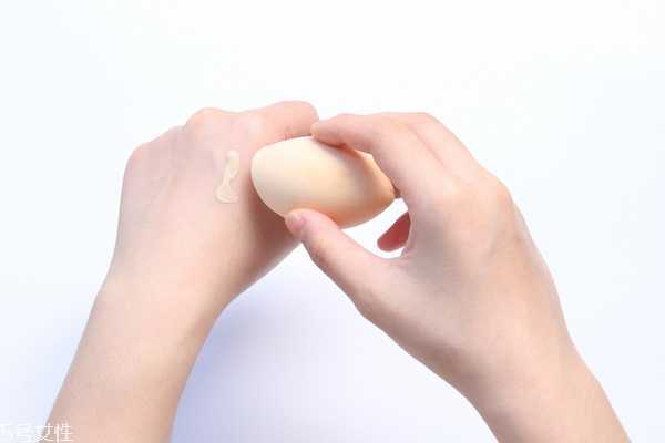 象牙色和亮肤色的区别