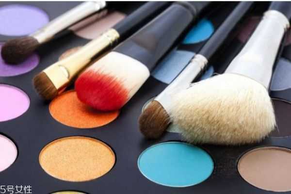 如何挑选化妆刷？化妆刷的选择