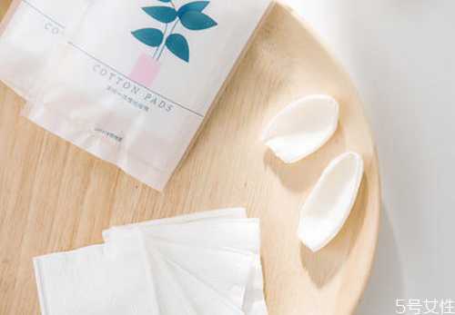化妆棉不会把爽肤水都吸走吗 化妆棉不会把爽肤水都吸走吗