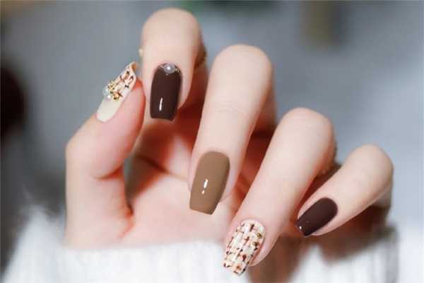 美甲做延长好还是做甲片好 美甲做延长好还是做甲片好