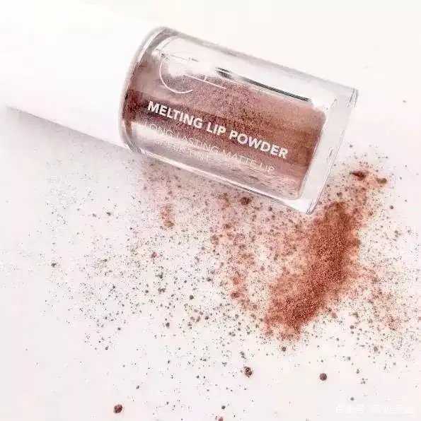 唇膏涂多久要擦掉？润唇膏可以涂着睡觉吗