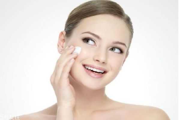 质地黏稠的化妆水补水效果更好吗