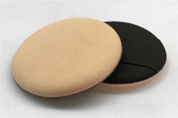 气垫粉扑要打湿在用吗?气垫粉扑和美妆蛋哪个好用 气垫粉扑要打湿在用吗?气垫粉扑和美妆蛋哪个好用