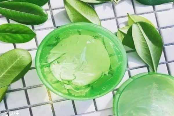 晚上敷芦荟胶需要洗吗