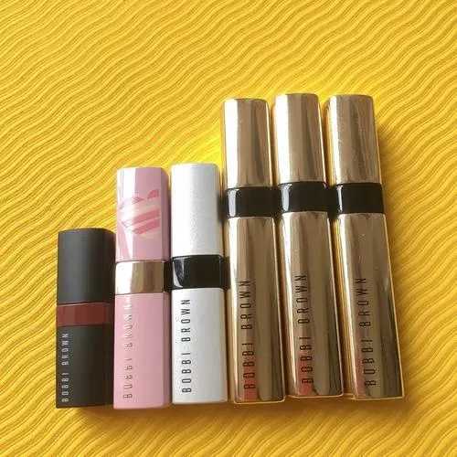 秋冬必备的红棕色唇膏