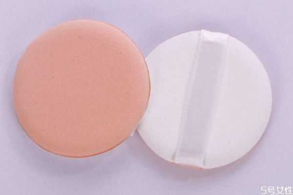 使用粉扑的注意事项 使用粉扑要注意什么 使用粉扑的注意事项 使用粉扑要注意什么