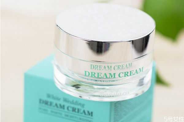 面霜和素颜霜哪个好？面霜和素颜霜先擦哪个