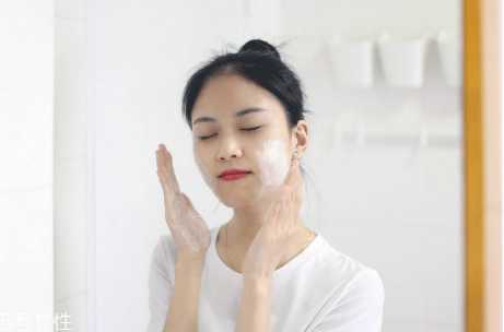 一次性洗脸巾好还是毛巾好